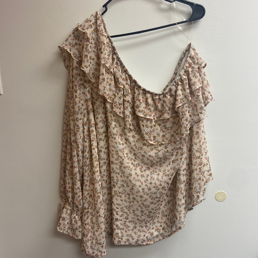 Torrid Size 4 FLORAL PRINT CHIFFON RUFFLED ONE SHOULDER TOP - Picture 4 of 6